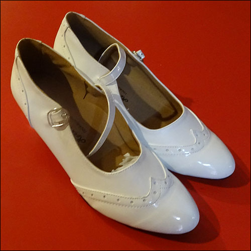 Ladies white dance shoes - 45mm heel - size 4 - 12.5